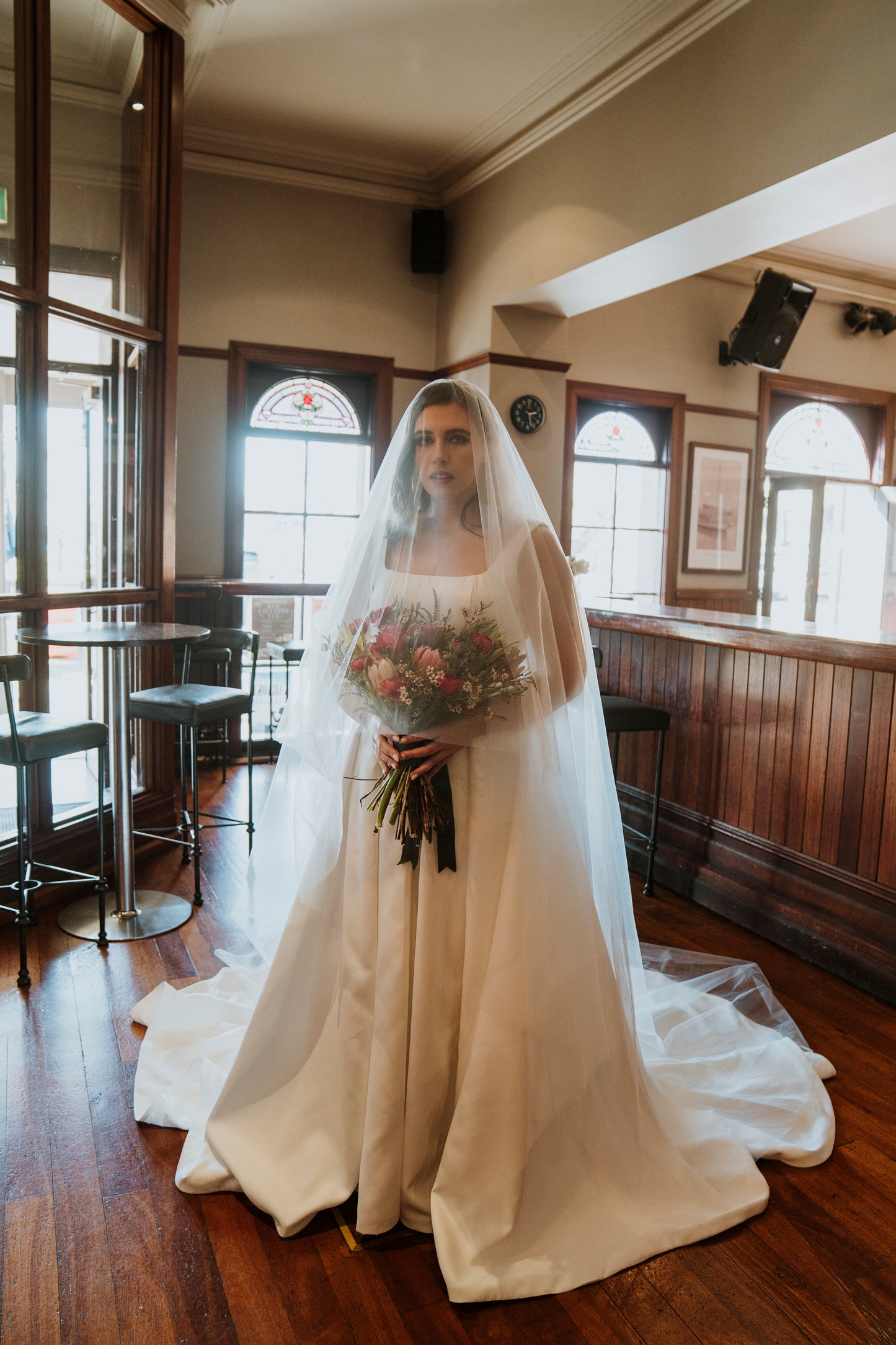LUNA I Minimalist Two-Tier Veil