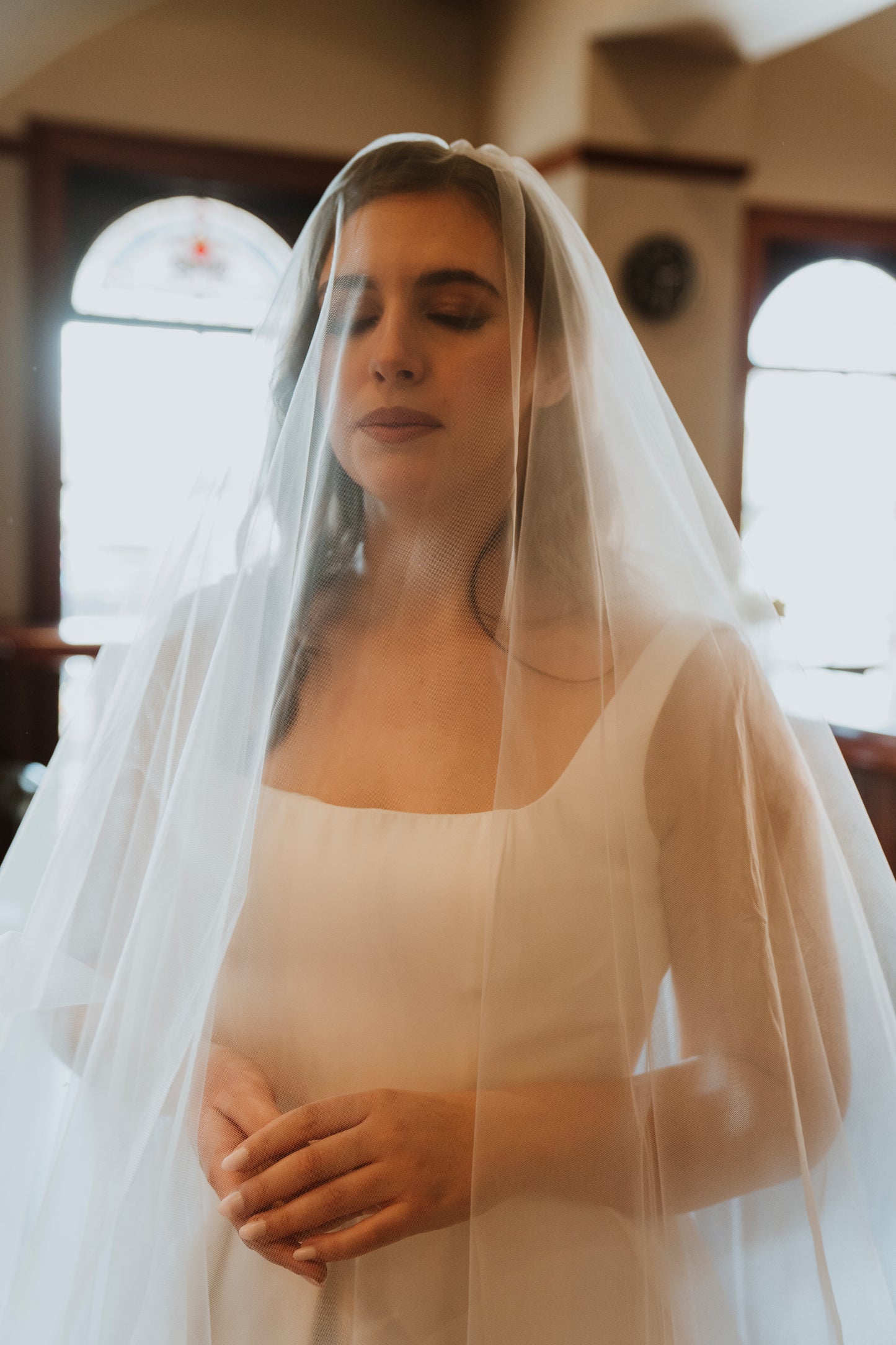 LUNA I Minimalist Two-Tier Veil