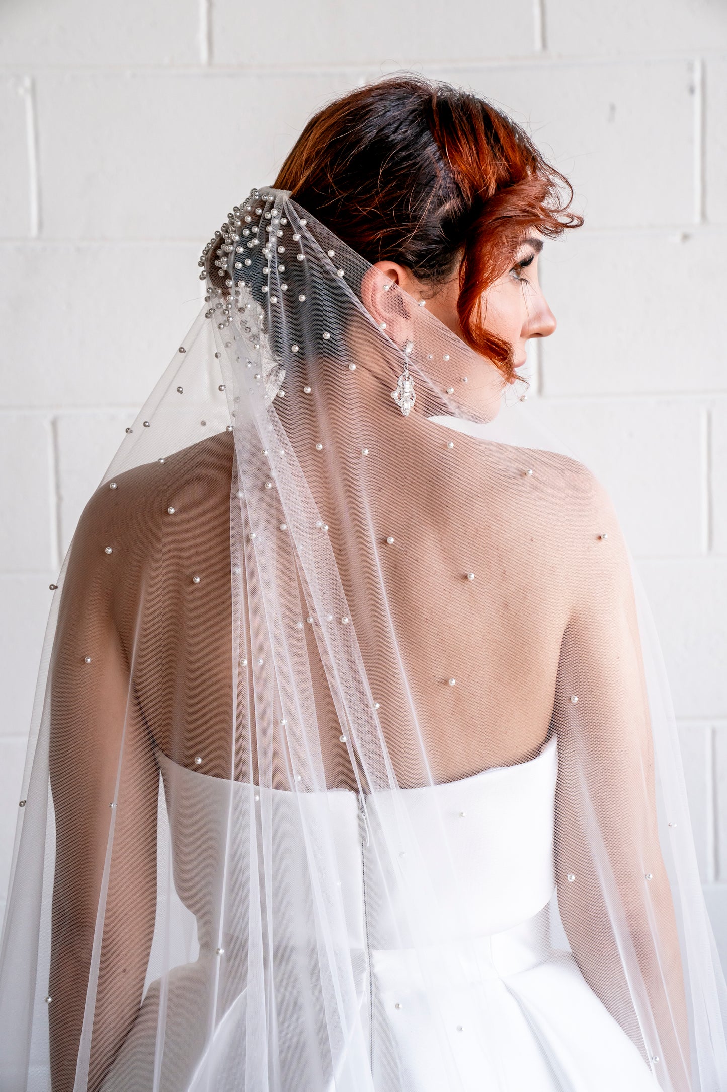 DAPHNE I Single Tier Pearl Veil