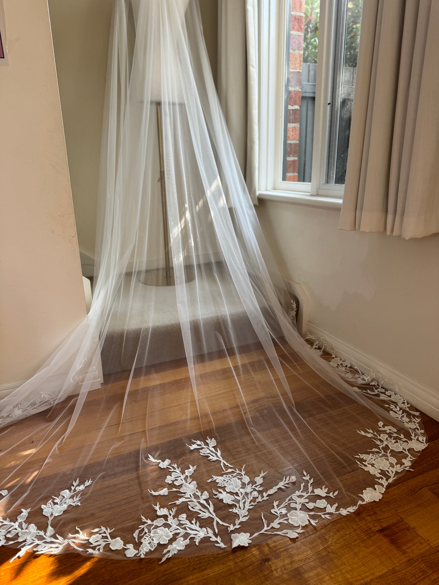 ELISE I Single Tier Veil with Lace Appliqués