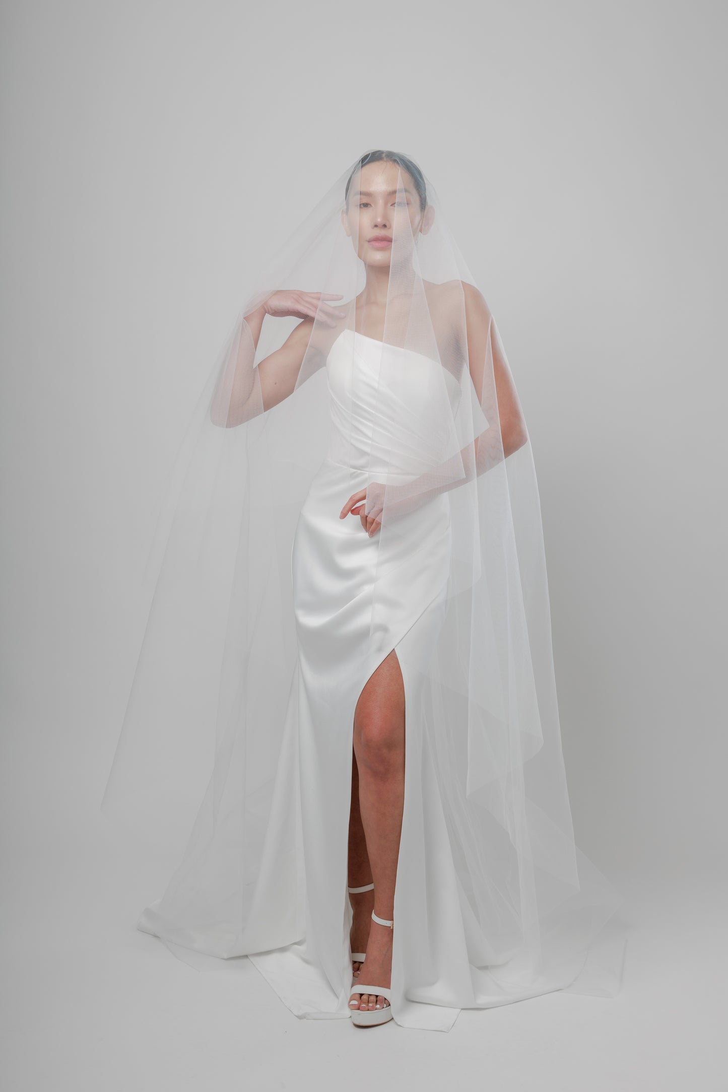 LUNA I Minimalist Two-Tier Veil