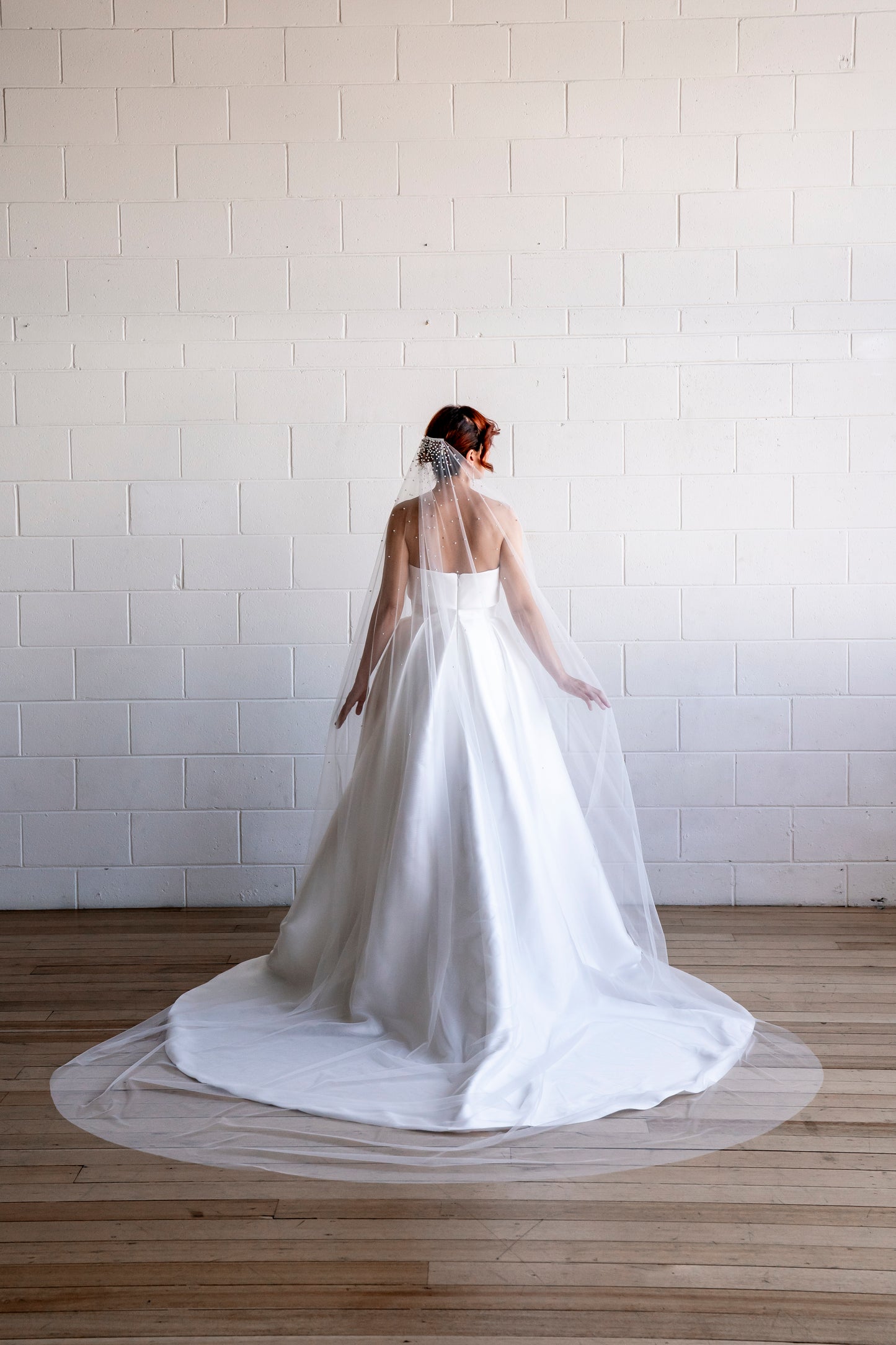 DAPHNE I Single Tier Pearl Veil
