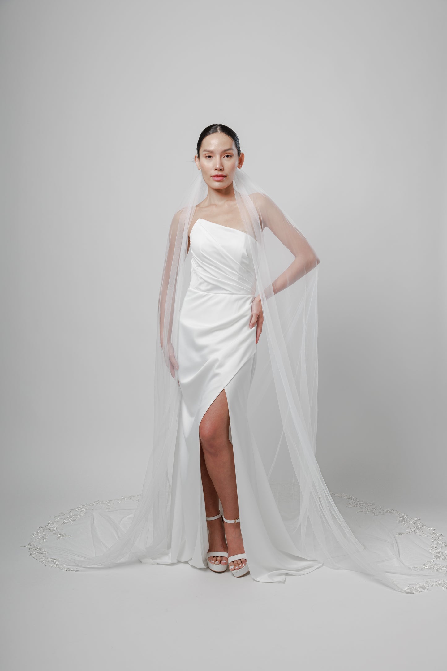 ELISE I Single Tier Veil with Lace Appliqués