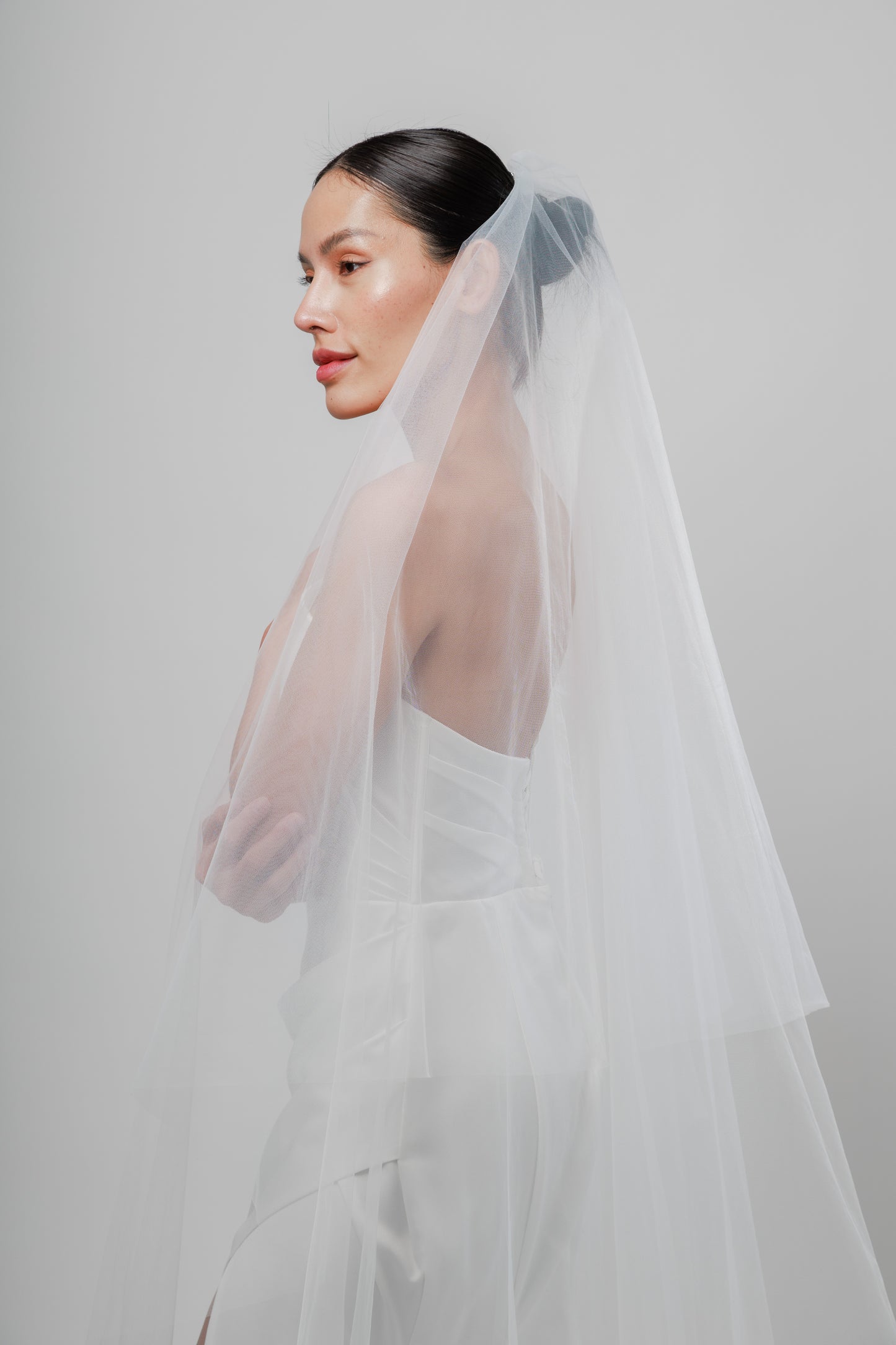 LUNA I Minimalist Two-Tier Veil