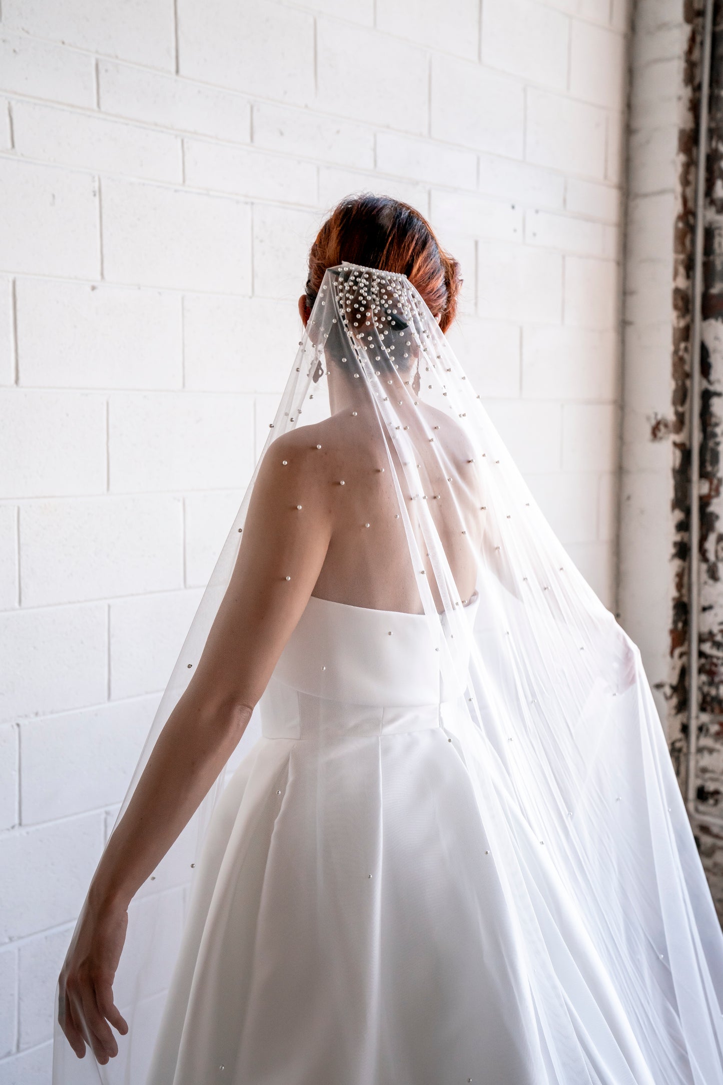DAPHNE I Single Tier Pearl Veil