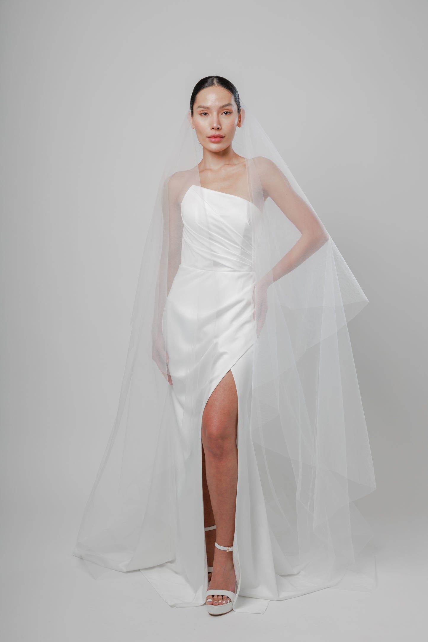LUNA I Minimalist Two-Tier Veil