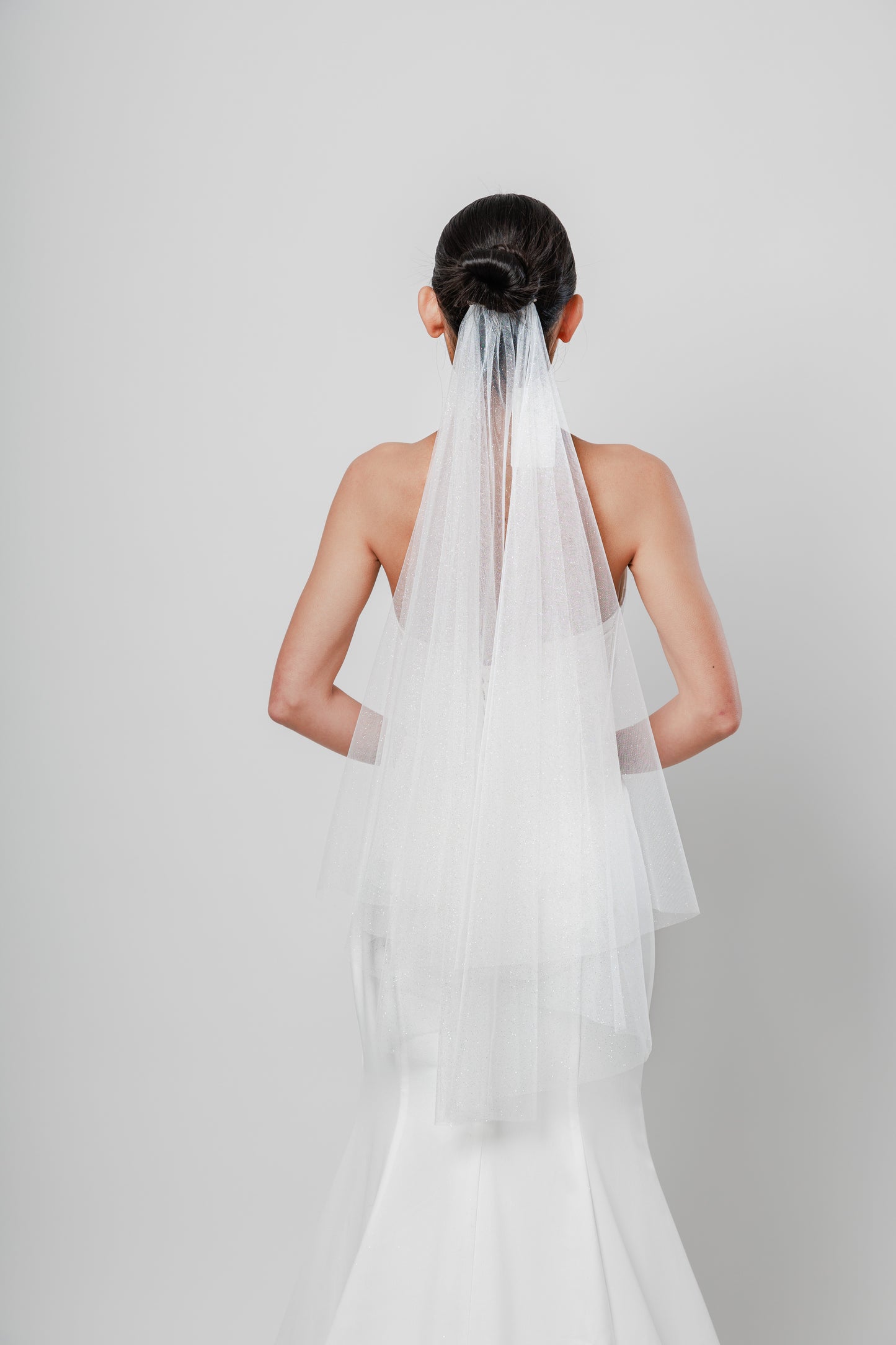 STELLA I Two-Tier Sparkly Veil (dust sparkles)