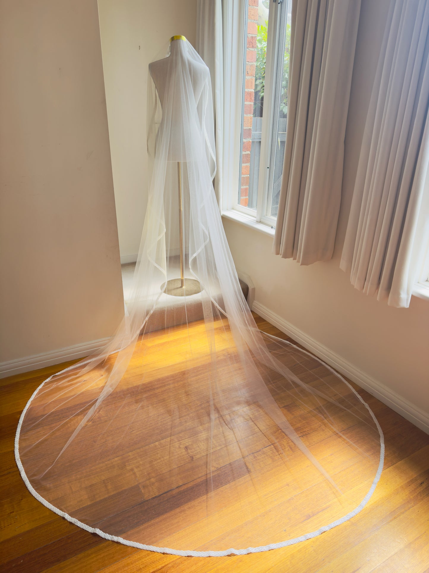CHIARA | Single Tier Beaded Edge Veil