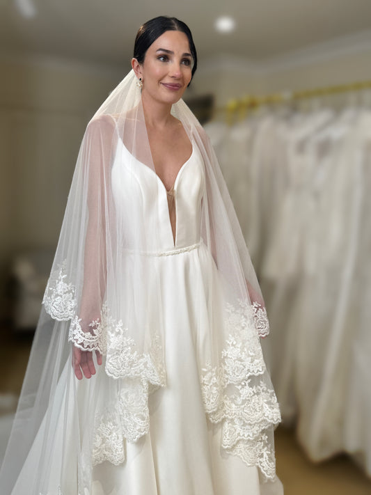 ISABELLA I Mantilla Veil