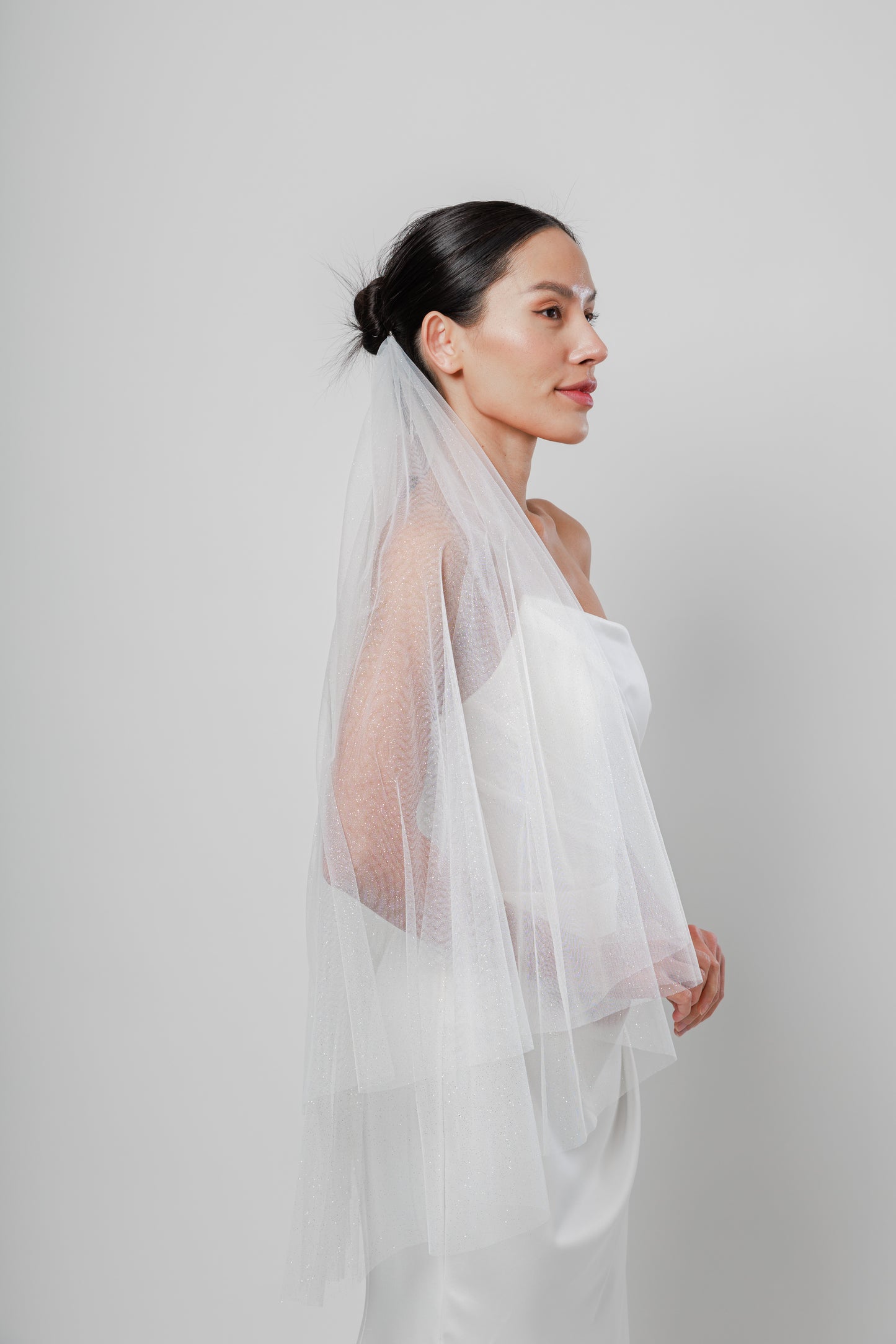 STELLA I Two-Tier Sparkly Veil (dust sparkles)