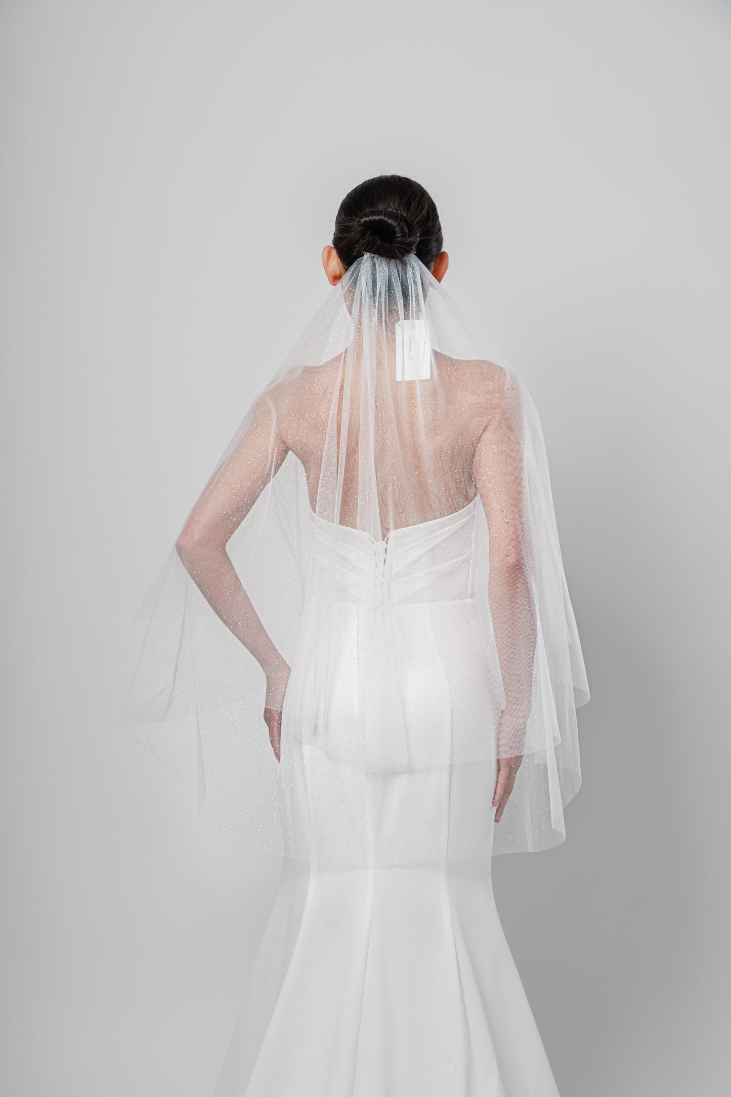 STELLA I Two-Tier Sparkly Veil (dust sparkles)