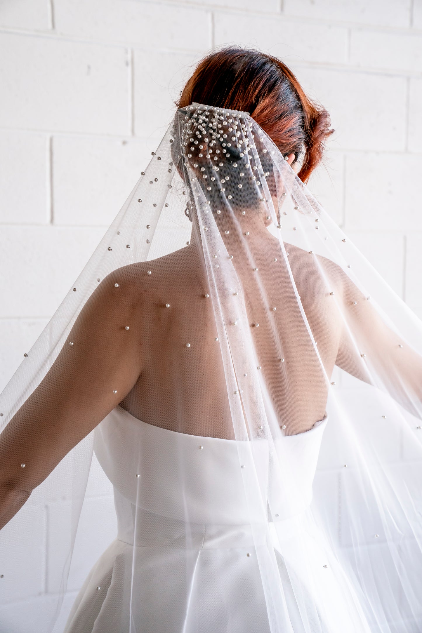 DAPHNE I Single Tier Pearl Veil