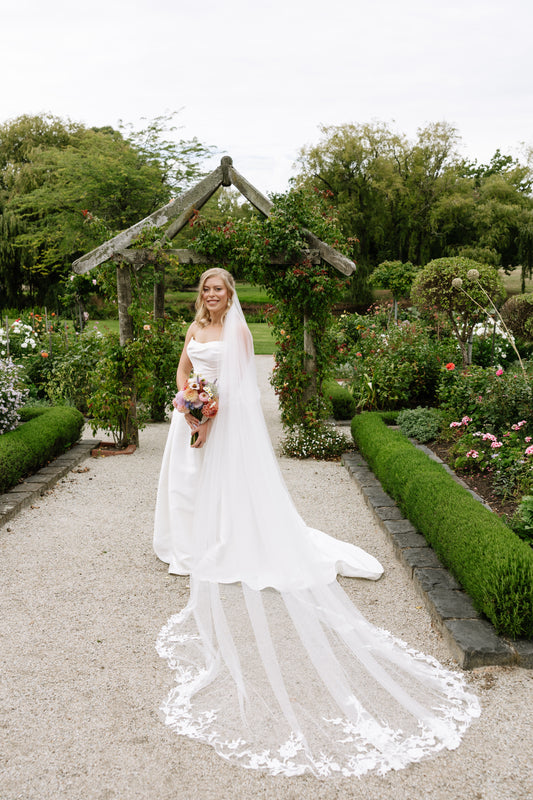 ELISE I Single Tier Veil with Lace Appliqués