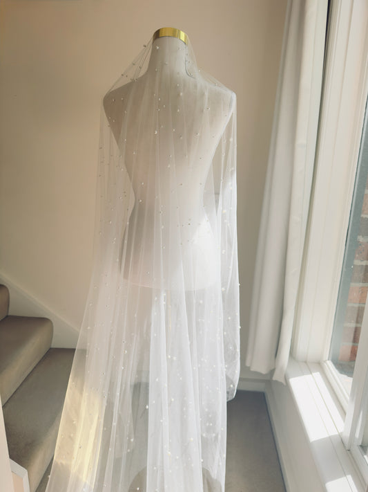 LUCIA | Single Tier Pearl Veil