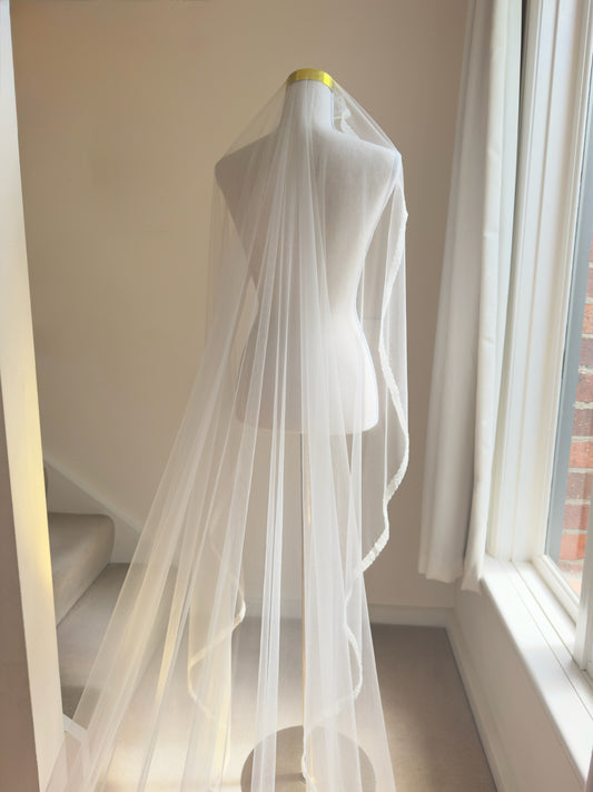 CHIARA | Single Tier Beaded Edge Veil