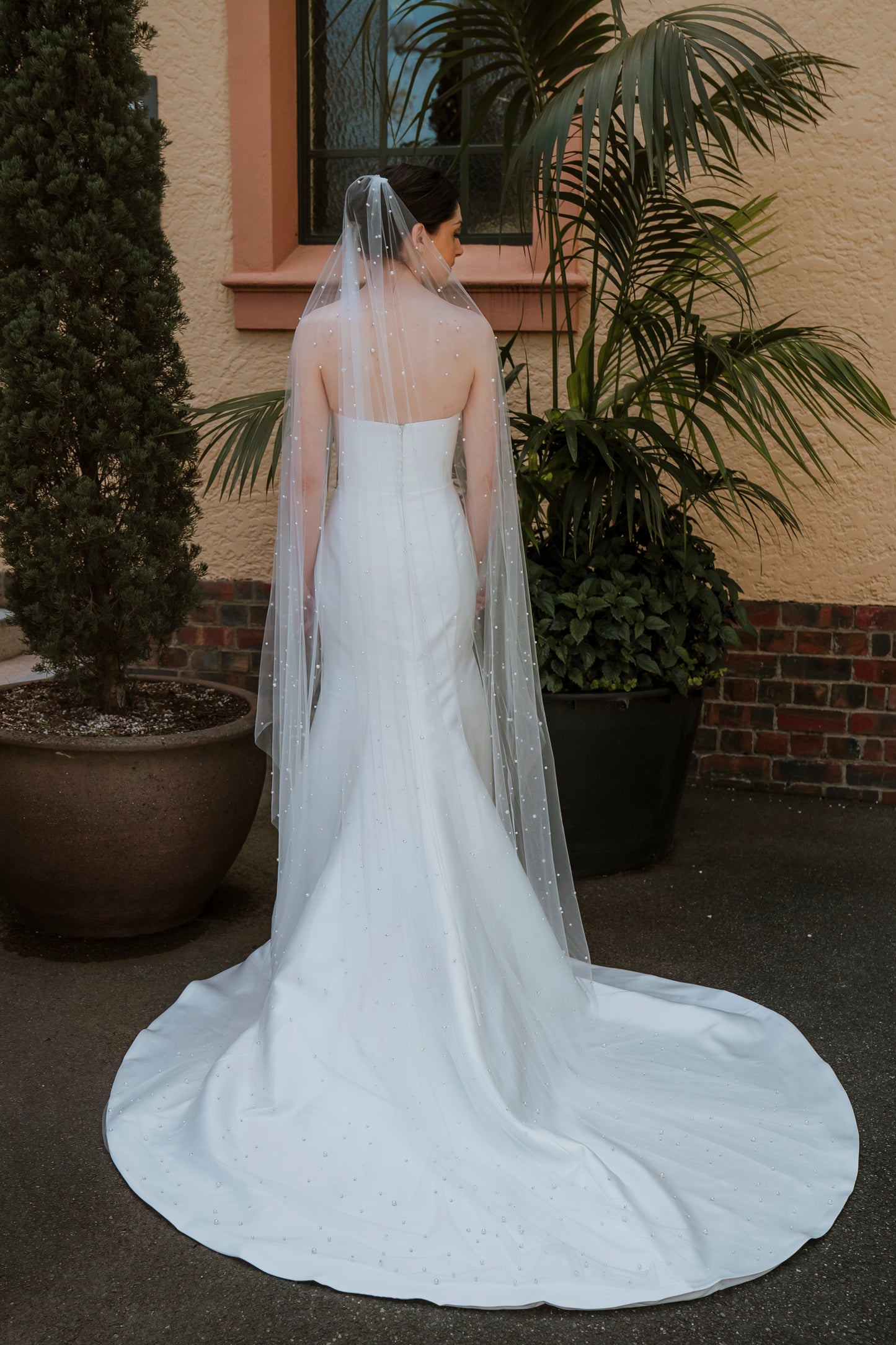 LUCIA | Single Tier Pearl Veil