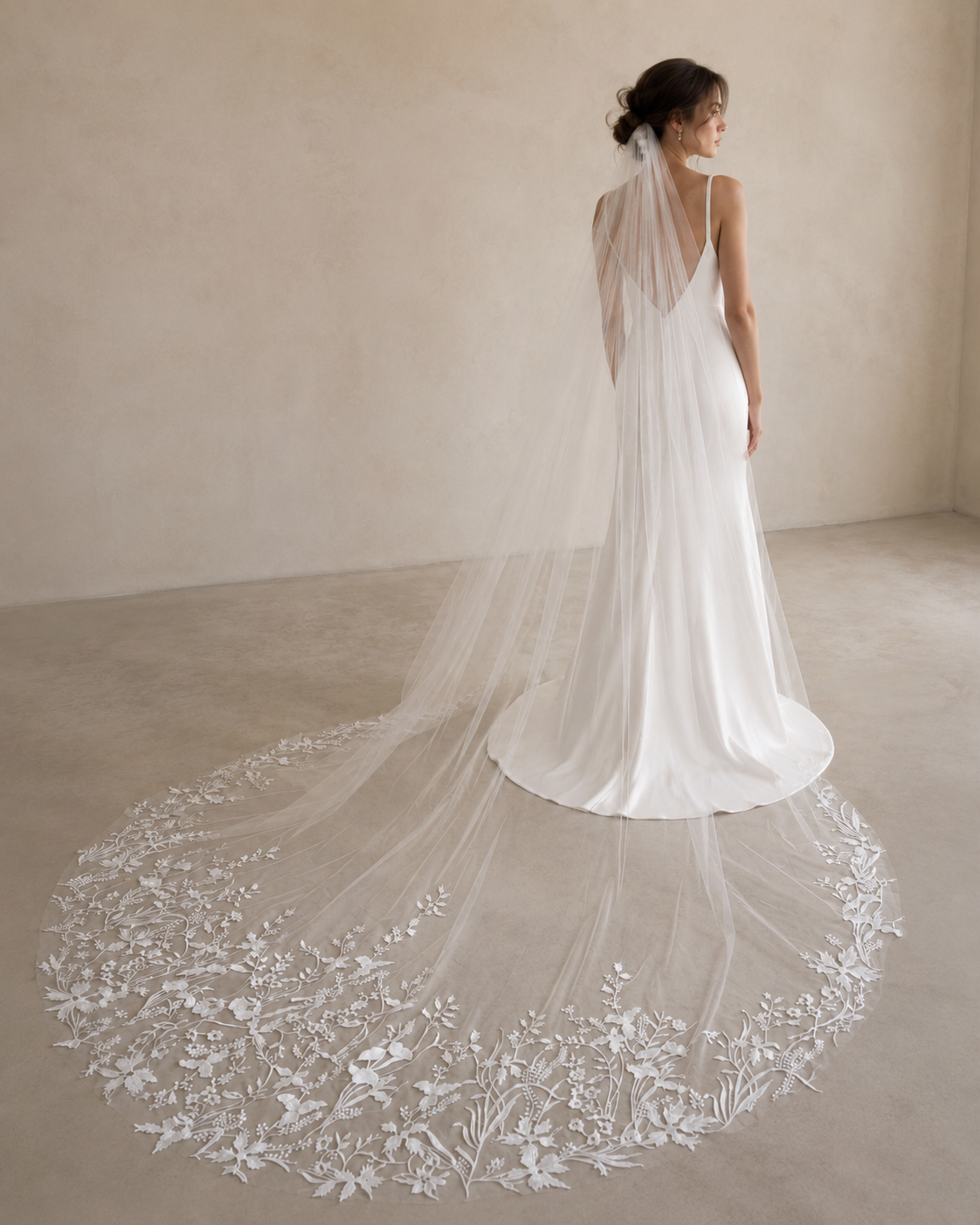 VELA I Single Tier Botanical Lace Veil