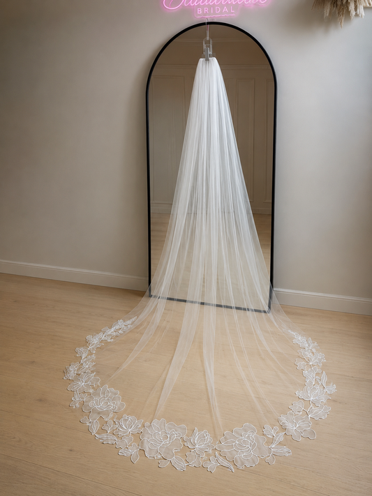 MAGNOLIA I Single Tier Large Organza Floral Veil