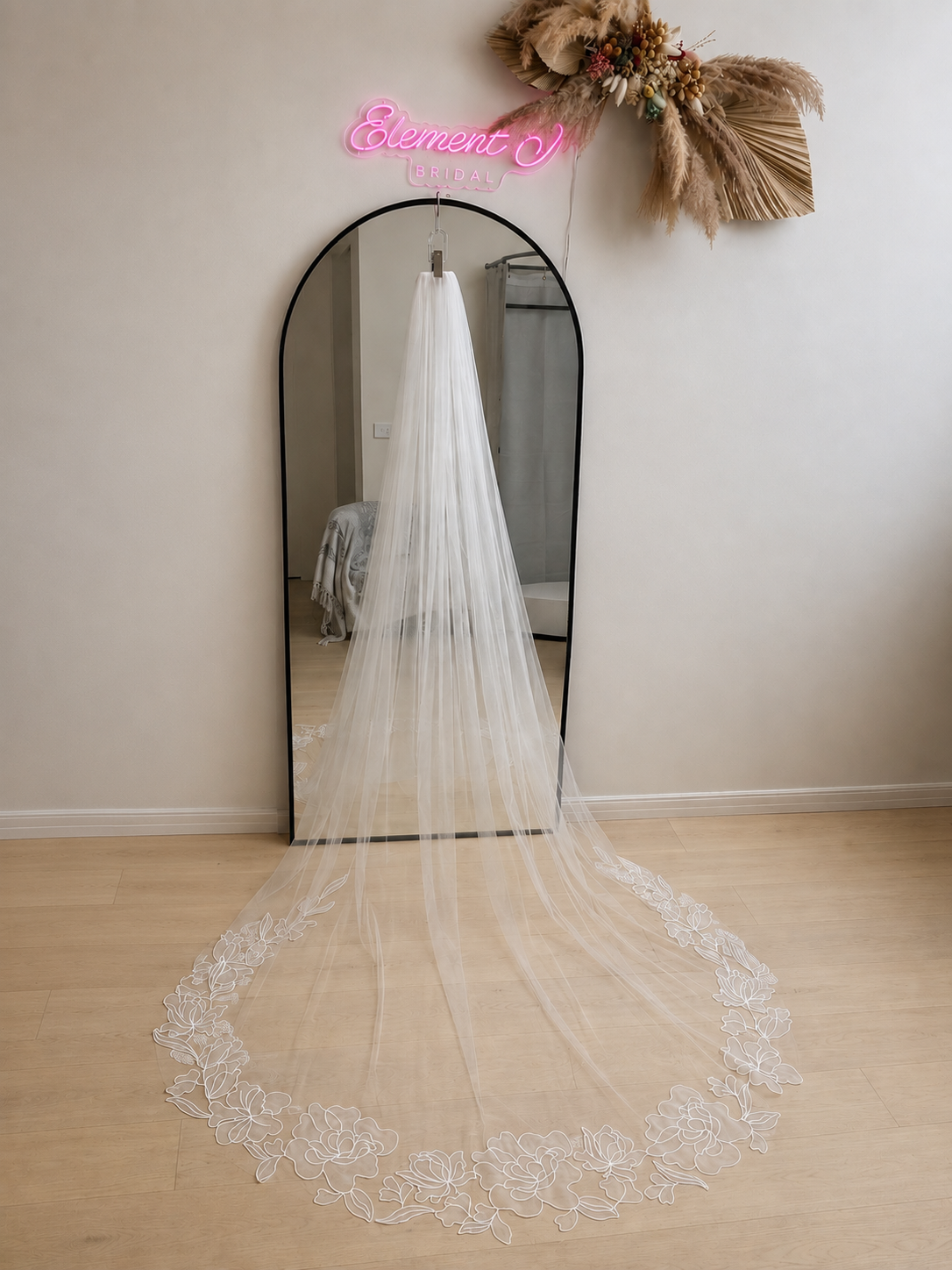 MAGNOLIA I Single Tier Large Organza Floral Veil