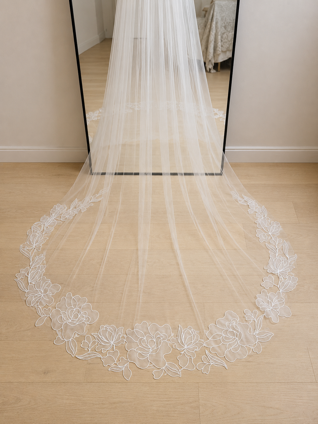 MAGNOLIA I Single Tier Large Organza Floral Veil