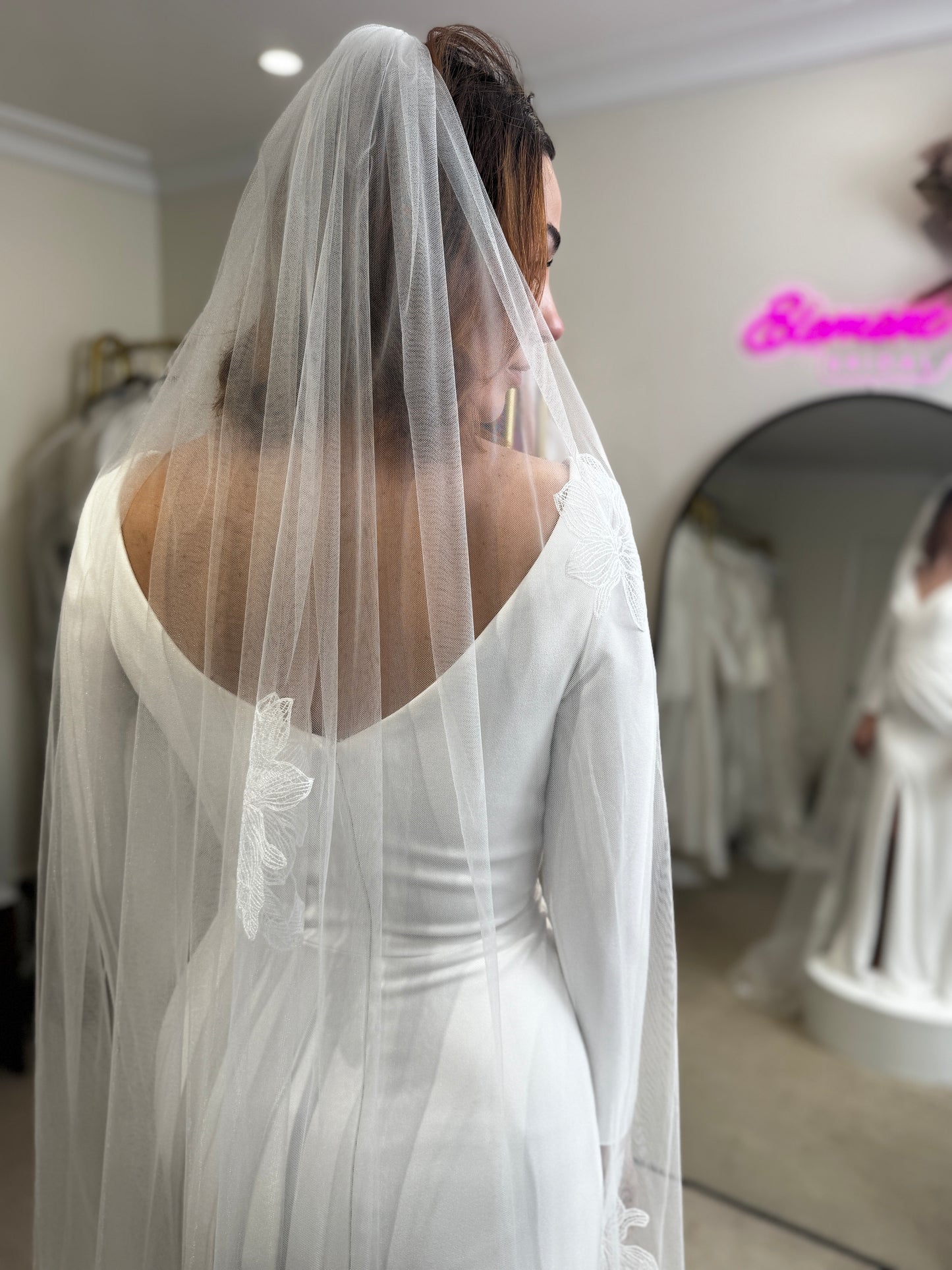 LILIANA I Single Tier Floral Lace Veil