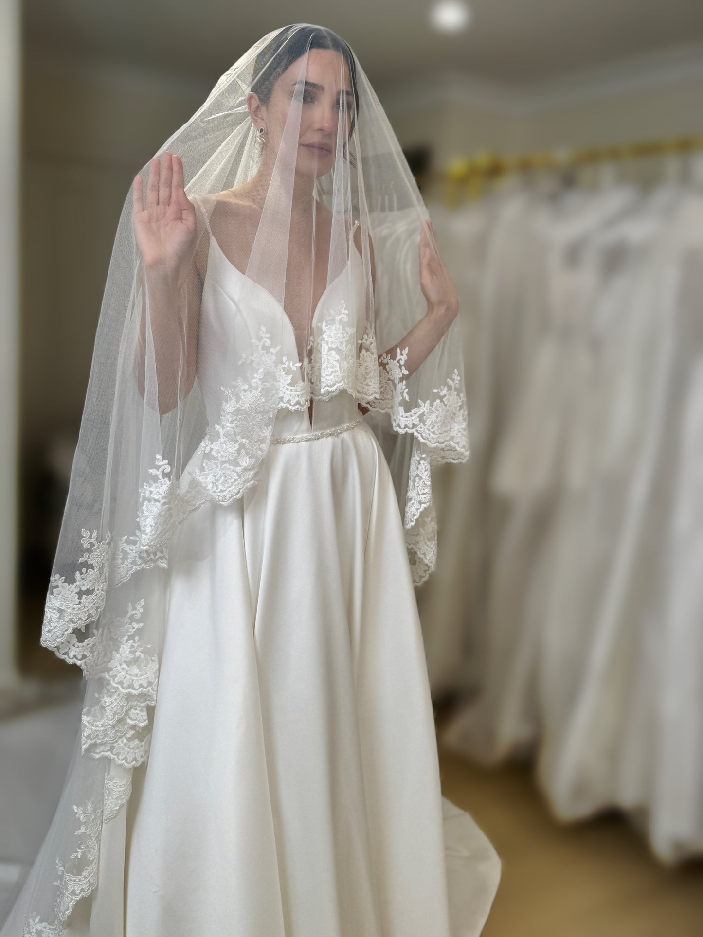 ISABELLA I Mantilla Veil