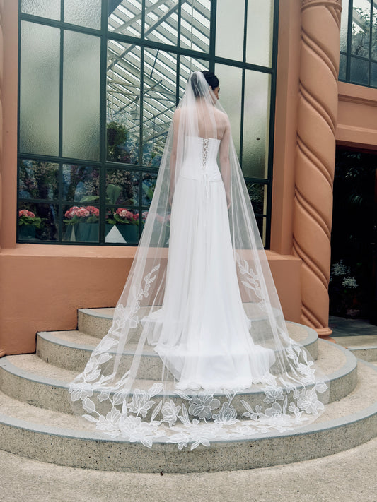 MAGNOLIA I Single Tier Large Organza Floral Veil