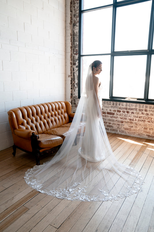 ELISE I Single Tier Veil with Lace Appliqués